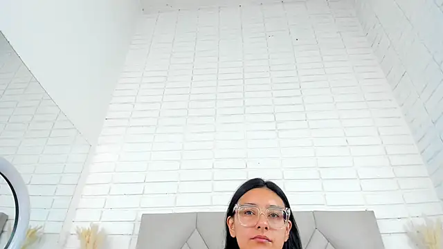 Isis Osman online show from 10.02.25