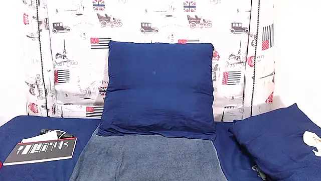 Honeybumsx32 online show from 09.14.25