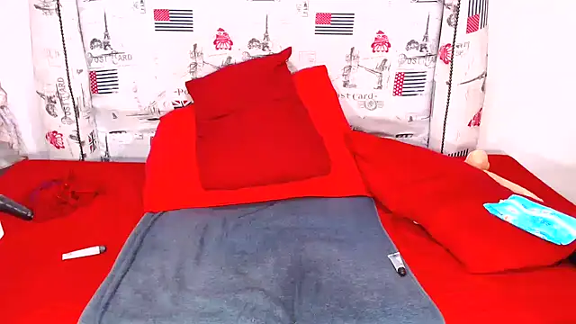 Honeybumsx32 online show from 11.14.25