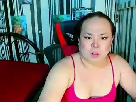 Snapshot of Reginex chatting on 06.04.26 Reginex online show from 06.04.26