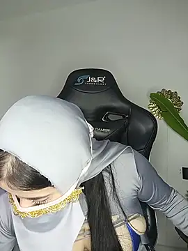 janna isa online show from 07.29.26