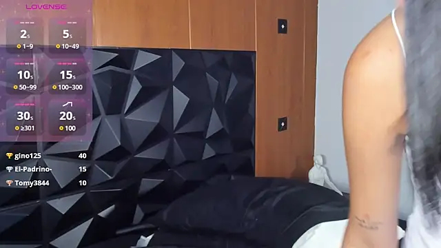 Wendy Marchall online show from 02.16.25