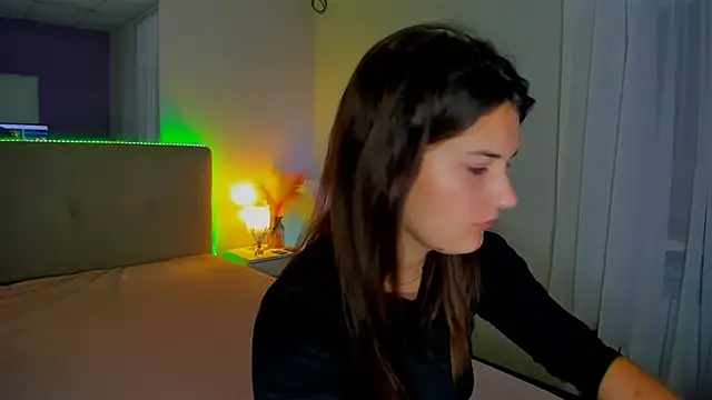 Snapshot of Laura_Leee chatting on 10.12.25 Laura Leee online show from 10.12.25