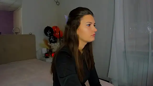 Laura Leee online show from 11.02.25