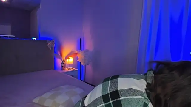 Laura Leee online show from 04.29.26
