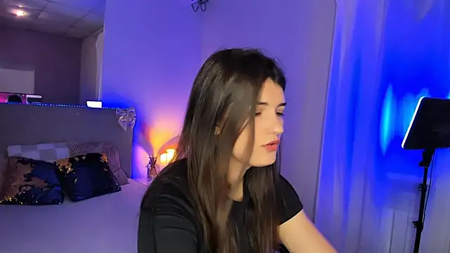 Laura Leee online show from 06.10.26