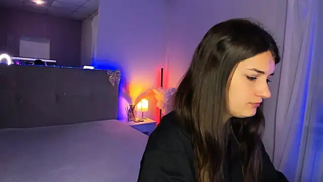 Laura Leee online show from 07.04.26
