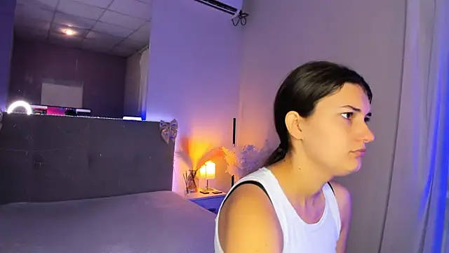 Laura Leee online show from 07.07.26