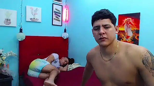 Snapshot of destroys_girls chatting on 12.02.24 destroys girls online show from 12.02.24