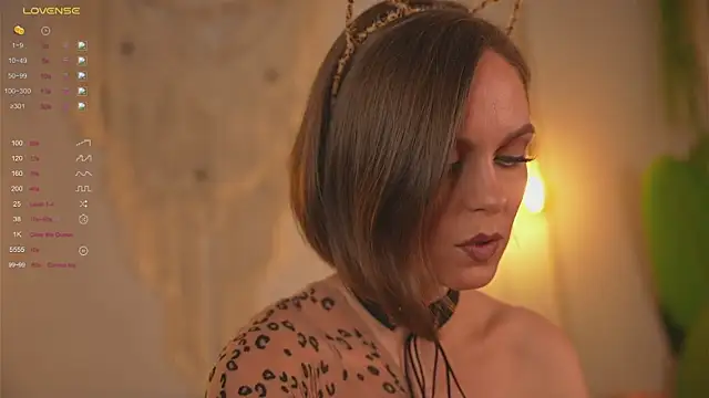 Snapshot of lil_fleur chatting on 10.30.25 lil fleur online show from 10.30.25