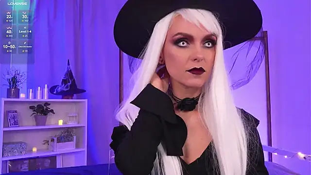 Snapshot of lil_fleur chatting on 10.31.25 lil fleur online show from 10.31.25