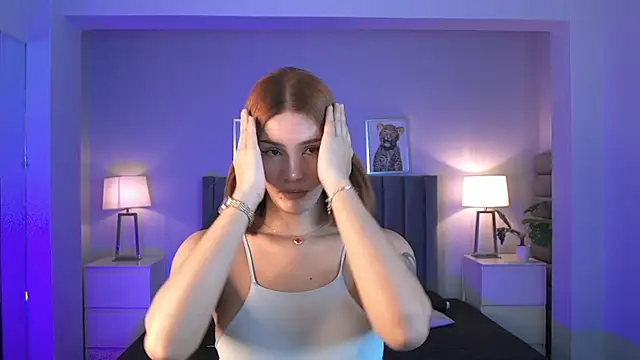 Snapshot of Madie__collins chatting on 05.11.26 Madie collins online show from 05.11.26