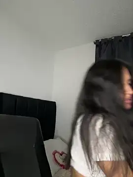 Snapshot of Dulceeany chatting on 01.21.25 Dulceeany online show from 01.21.25