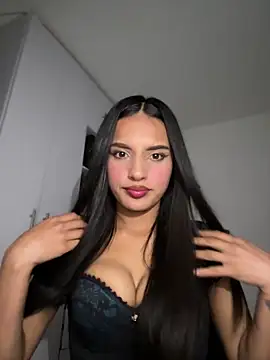 Snapshot of Dulceeany chatting on 11.18.25 Dulceeany online show from 11.18.25