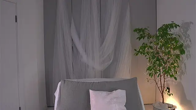 Snapshot of lorrie_love_story chatting on 11.16.25 lorrie love story online show from 11.16.25