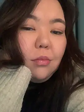 Snapshot of lunamas chatting on 11.22.25 lunamas online show from 11.22.25