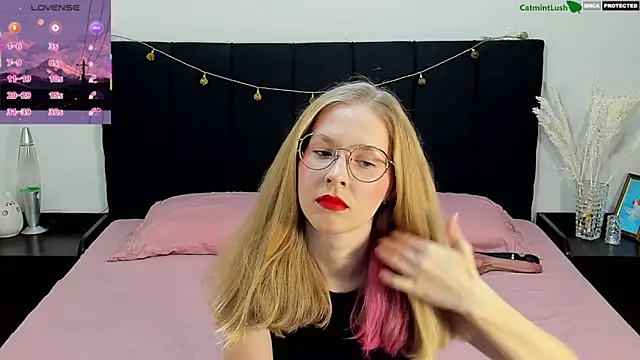 Snapshot of CatmintLush chatting on 06.17.26 CatmintLush online show from 06.17.26