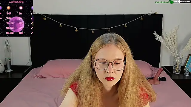 Snapshot of CatmintLush chatting on 07.24.26 CatmintLush online show from 07.24.26