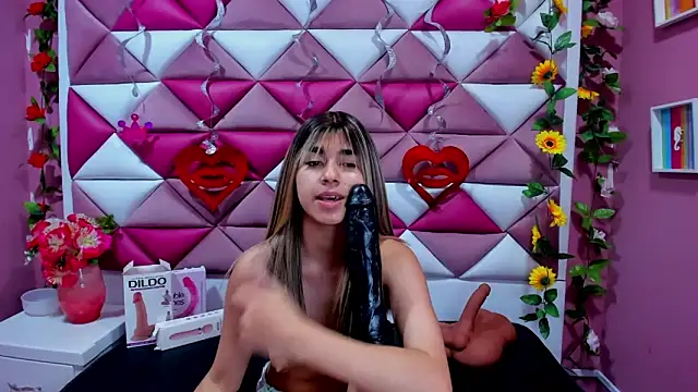 Snapshot of NahomiConnor_ chatting on 03.11.25 NahomiConnor online show from 03.11.25