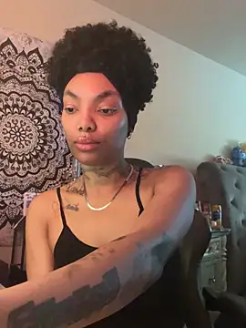 Snapshot of butterflybootyy chatting on 12.05.24 butterflybootyy online show from 12.05.24