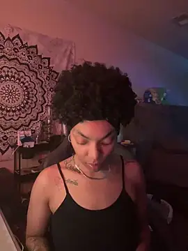 Snapshot of butterflybootyy chatting on 12.06.24 butterflybootyy online show from 12.06.24