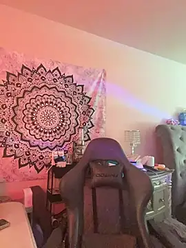 Snapshot of butterflybootyy chatting on 12.06.24 butterflybootyy online show from 12.06.24