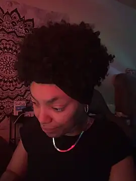 Snapshot of butterflybootyy chatting on 12.07.24 butterflybootyy online show from 12.07.24