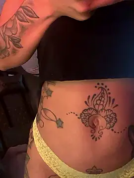 Snapshot of butterflybootyy chatting on 12.07.24 butterflybootyy online show from 12.07.24