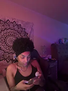 Snapshot of butterflybootyy chatting on 12.10.24 butterflybootyy online show from 12.10.24