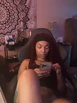 Snapshot of butterflybootyy chatting on 12.13.24 butterflybootyy online show from 12.13.24