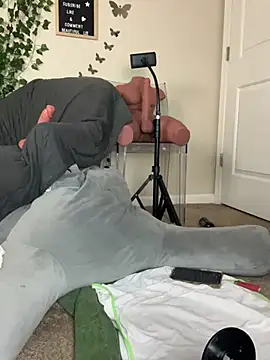 Snapshot of butterflybootyy chatting on 12.14.24 butterflybootyy online show from 12.14.24