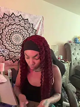 Snapshot of butterflybootyy chatting on 12.14.24 butterflybootyy online show from 12.14.24