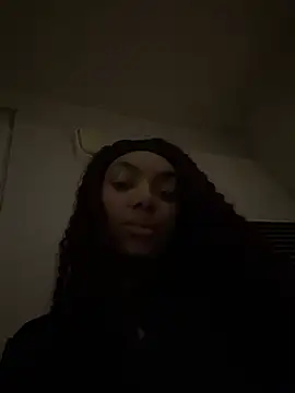 Snapshot of butterflybootyy chatting on 12.16.24 butterflybootyy online show from 12.16.24