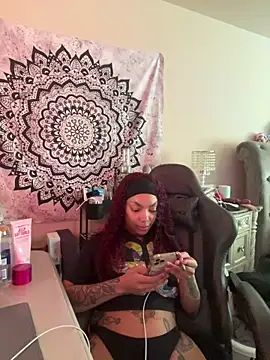 Snapshot of butterflybootyy chatting on 12.16.24 butterflybootyy online show from 12.16.24