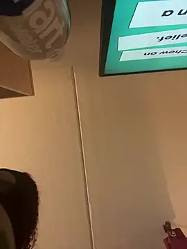 Snapshot of butterflybootyy chatting on 12.20.24 butterflybootyy online show from 12.20.24