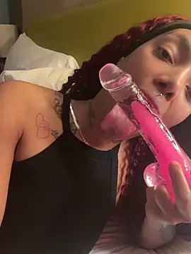 Snapshot of butterflybootyy chatting on 12.20.24 butterflybootyy online show from 12.20.24