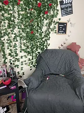 Snapshot of butterflybootyy chatting on 02.26.25 butterflybootyy online show from 02.26.25