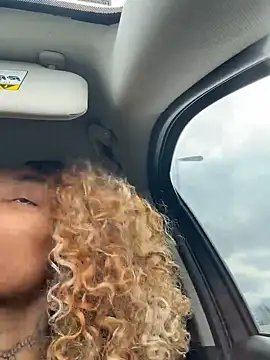 Snapshot of butterflybootyy chatting on 03.04.25 butterflybootyy online show from 03.04.25