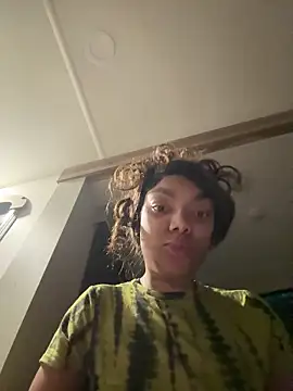 Snapshot of butterflybootyy chatting on 09.11.25 butterflybootyy online show from 09.11.25