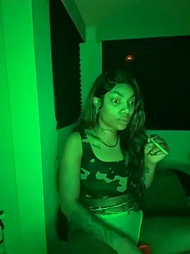 Snapshot of butterflybootyy chatting on 09.17.25 butterflybootyy online show from 09.17.25