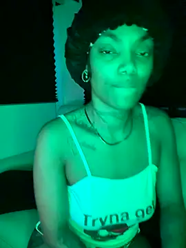 Snapshot of butterflybootyy chatting on 09.18.25 butterflybootyy online show from 09.18.25