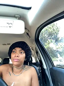 Snapshot of butterflybootyy chatting on 09.21.25 butterflybootyy online show from 09.21.25