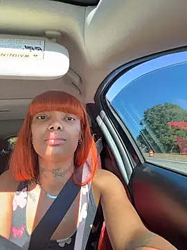 Snapshot of butterflybootyy chatting on 10.20.25 butterflybootyy online show from 10.20.25