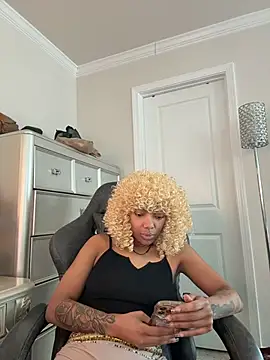 butterflybootyy online show from 12.19.25