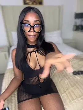 Snapshot of BhadBhad_Kitty chatting on 03.11.25 BhadBhad Kitty online show from 03.11.25