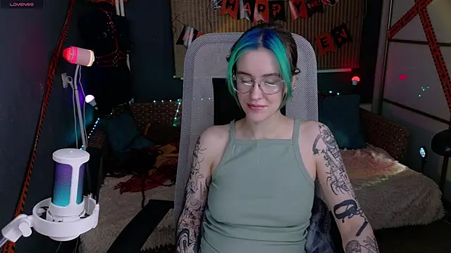 Snapshot of Cumpotik_Eve chatting on 11.23.25 Cumpotik Eve online show from 11.23.25