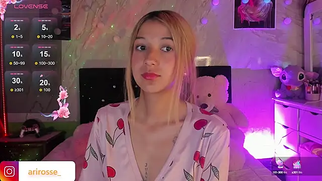 Snapshot of ariana_rosse__ chatting on 09.28.25 ariana rosse online show from 09.28.25