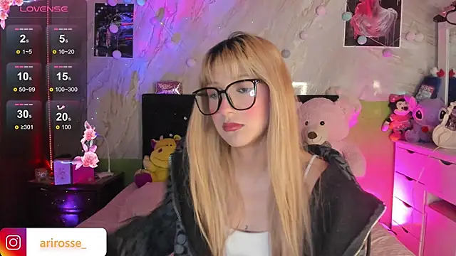 Snapshot of ariana_rosse__ chatting on 10.30.25 ariana rosse online show from 10.30.25