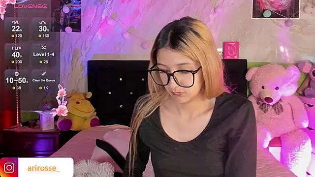 Snapshot of ariana_rosse__ chatting on 11.25.25 ariana rosse online show from 11.25.25