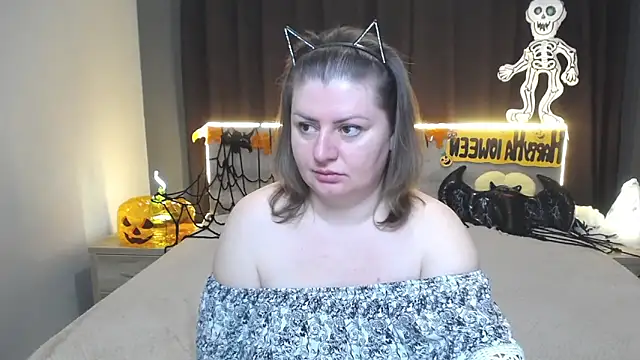 ZannaDreil online show from 10.20.25